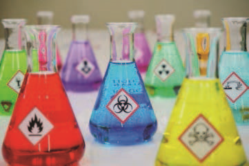 Étiquettes de signalétique appliquées en laboratoire
